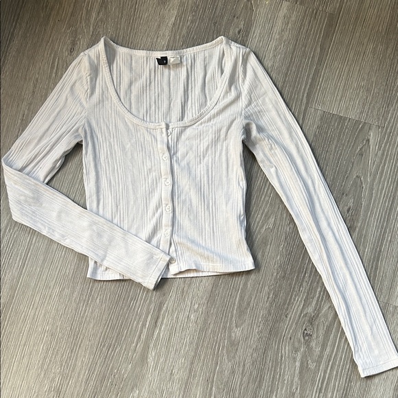 👚3/$20👚 H&M Long Sleeve White Button Shirt - Picture 1 of 5